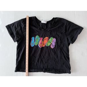 On White Brand Crop Vneck Size Large